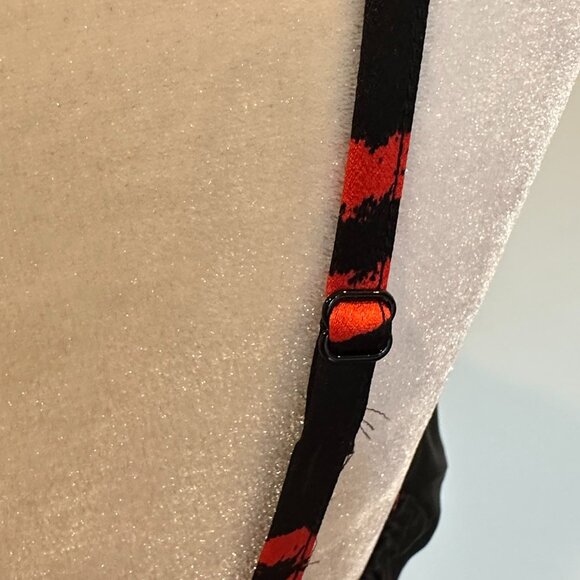 INSPIRED HEARTS BLACK DRESS WITH LIPS PRINT SMALL - Picture 4 of 7